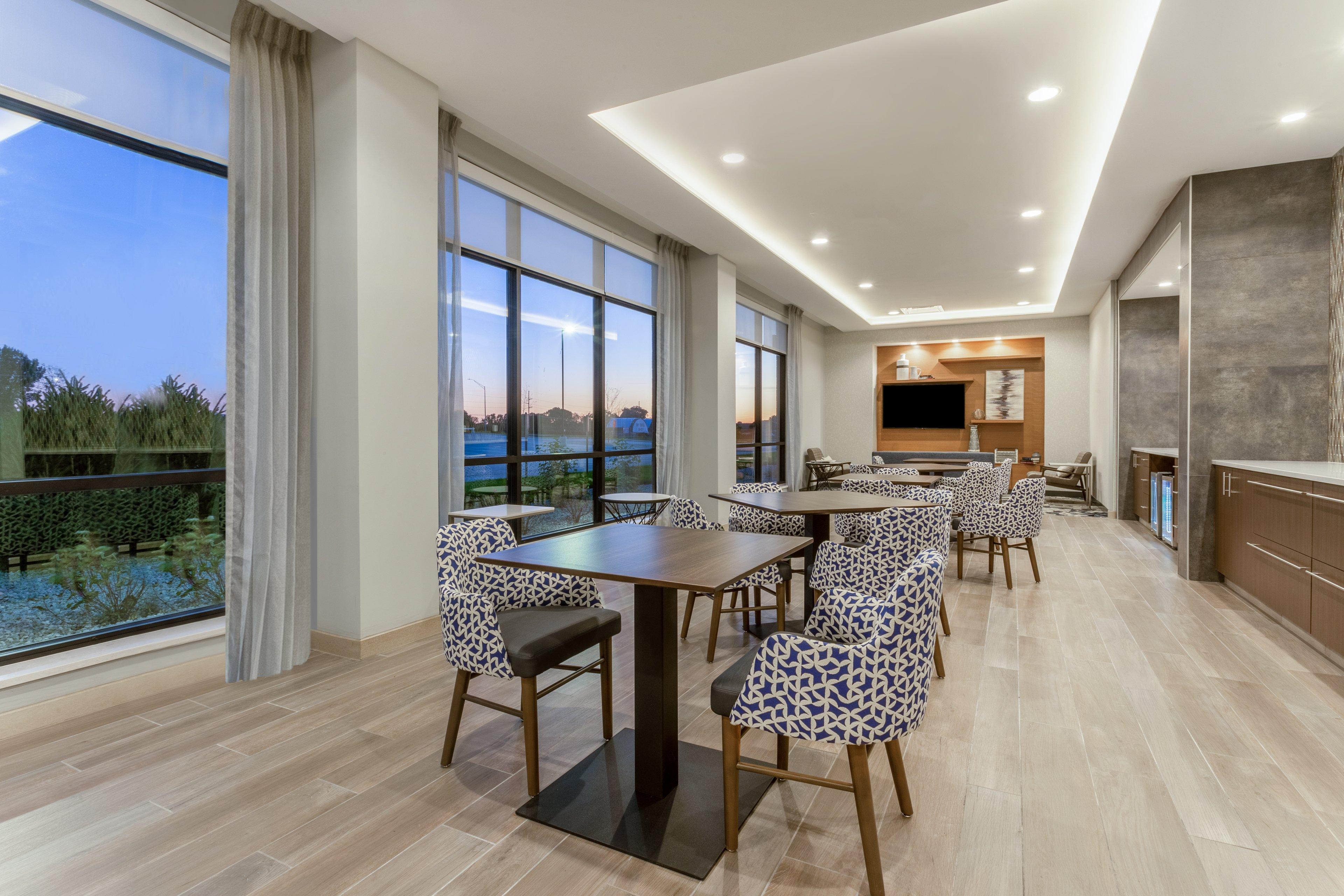 Holiday Inn & Suites Cedar Falls-Waterloo Event Ctr By Ihg Eksteriør billede