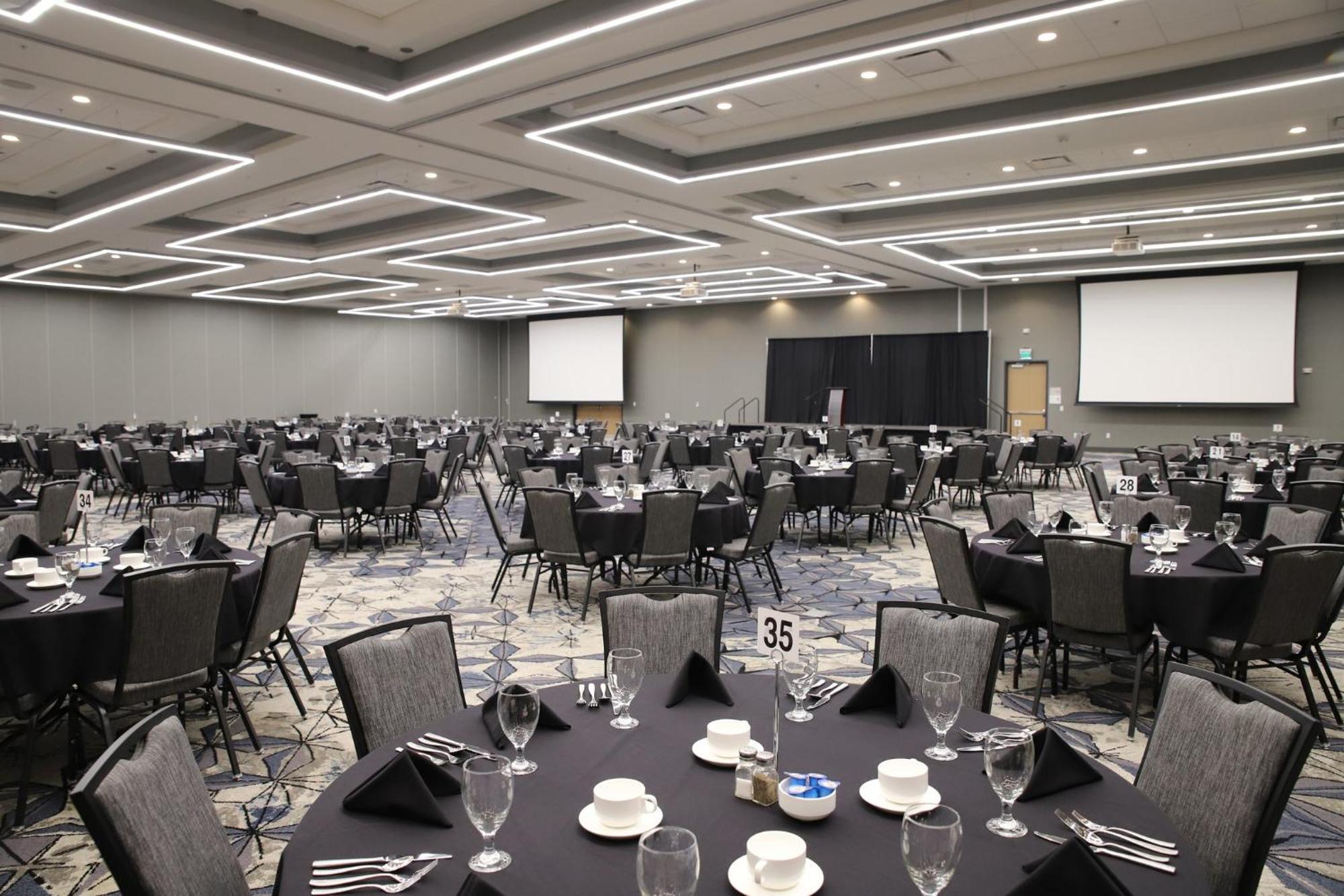Holiday Inn & Suites Cedar Falls-Waterloo Event Ctr By Ihg Eksteriør billede