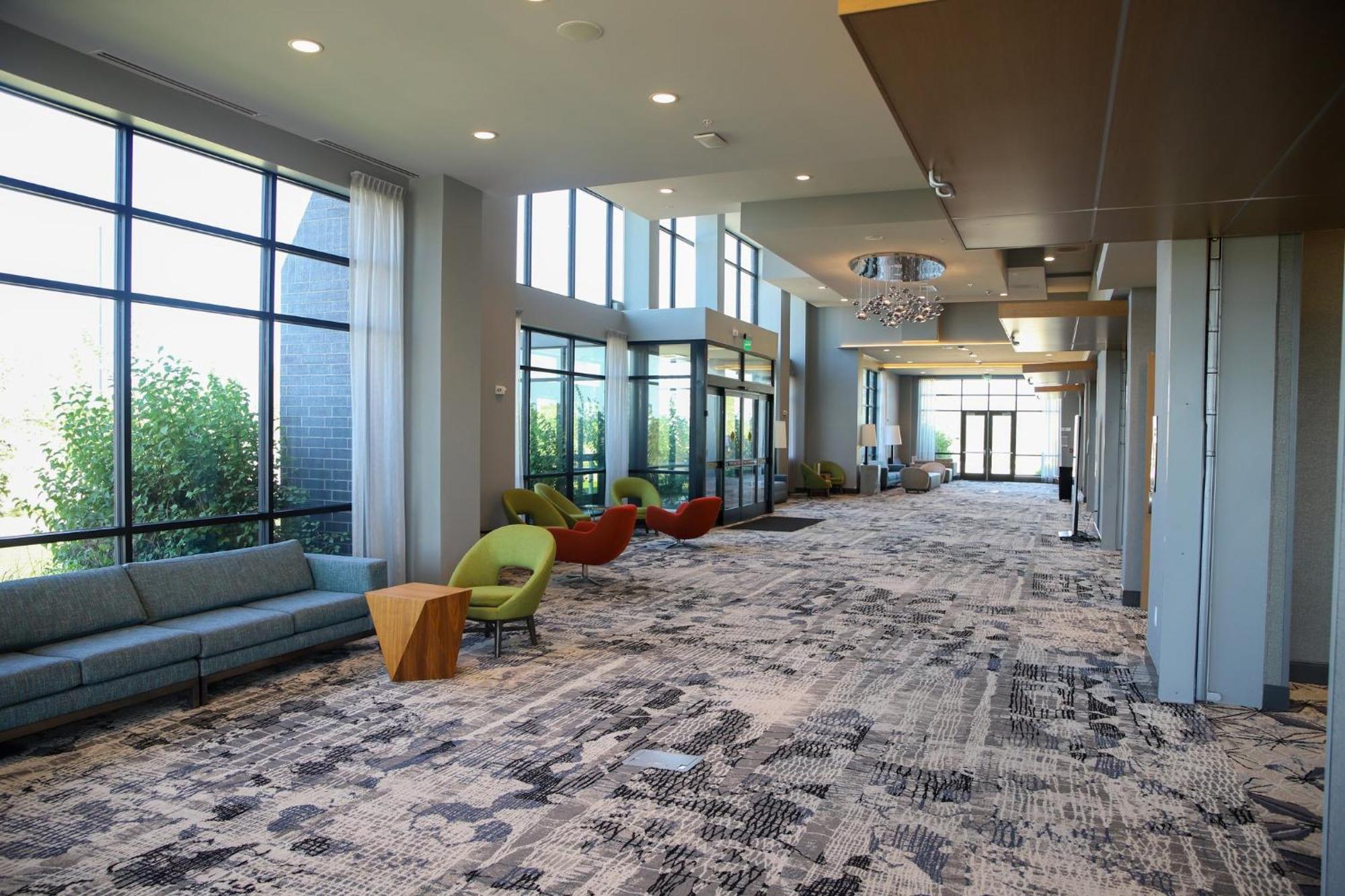 Holiday Inn & Suites Cedar Falls-Waterloo Event Ctr By Ihg Eksteriør billede